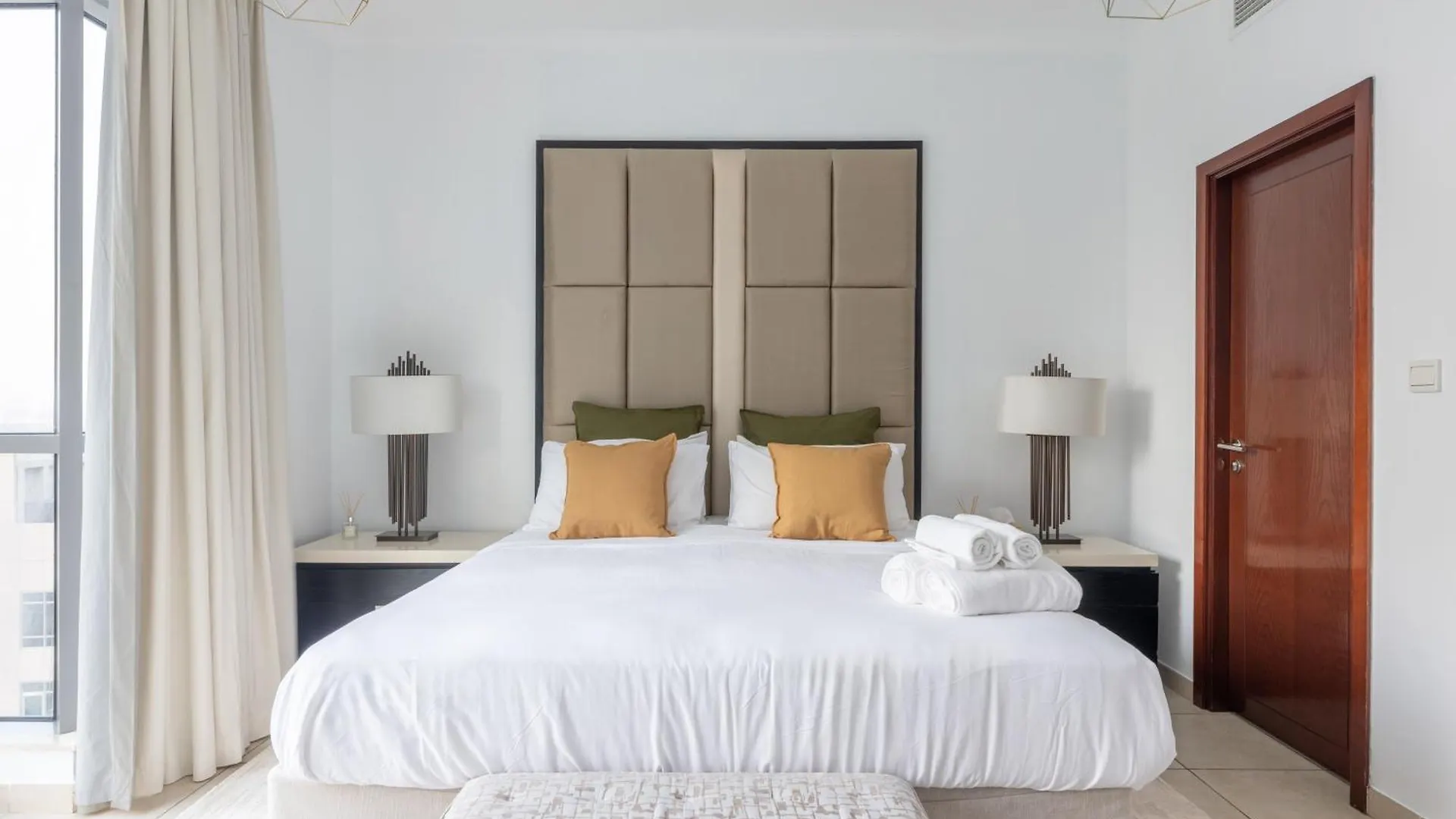 Burj And Fountain View 3Br Plus Maids Dubai Apartment