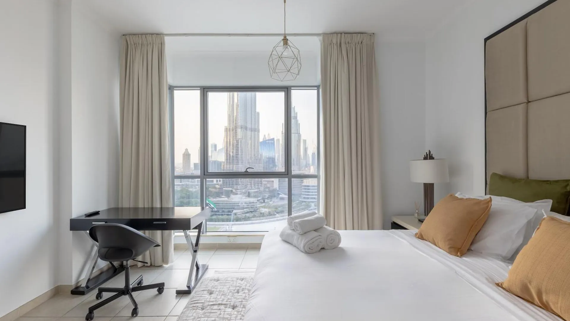Burj And Fountain View 3Br Plus Maids Dubai