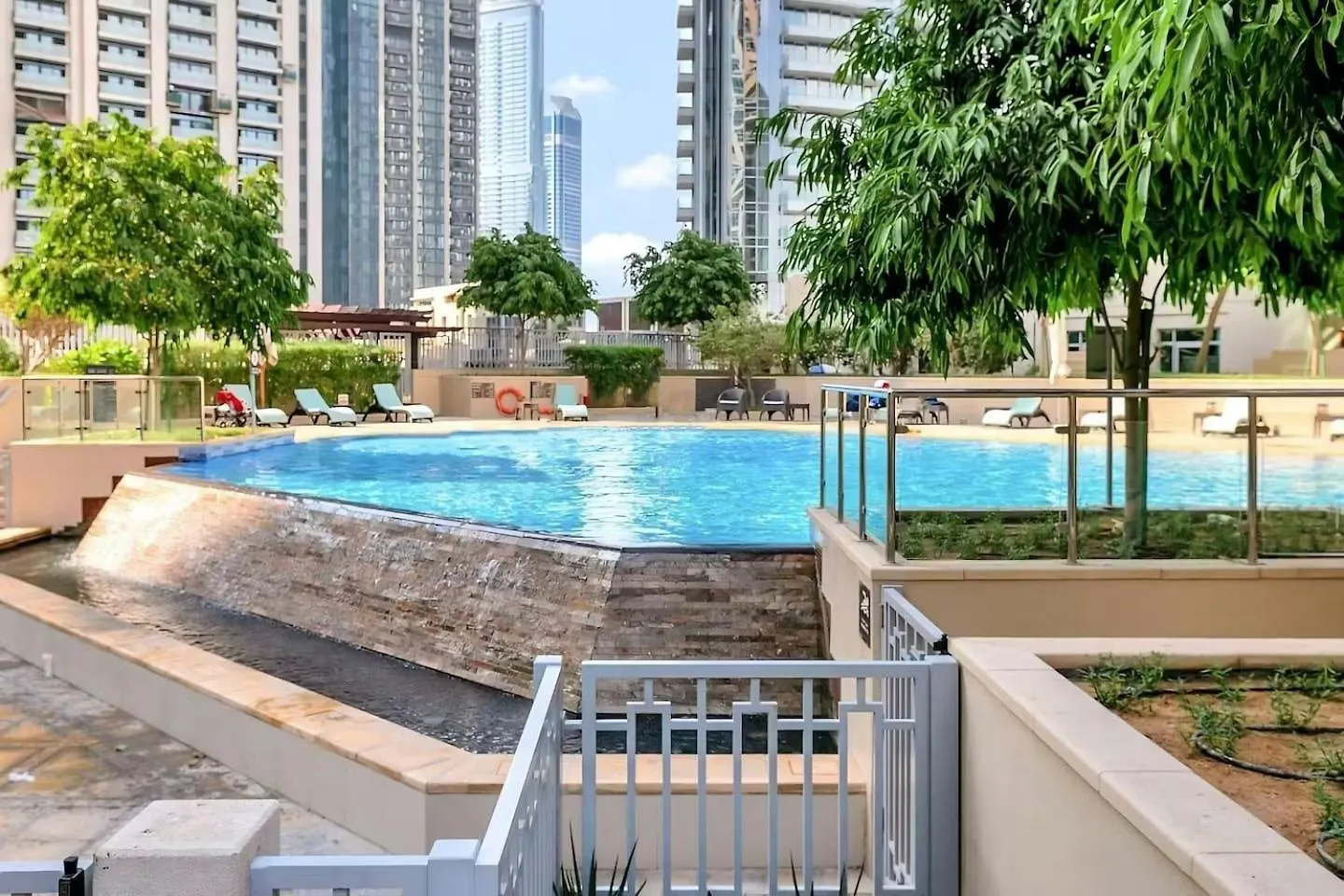Burj And Fountain View 3Br Plus Maids Dubai Apartment