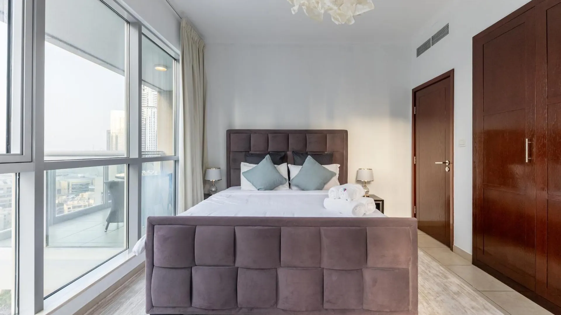 Burj And Fountain View 3Br Plus Maids Dubai Apartment